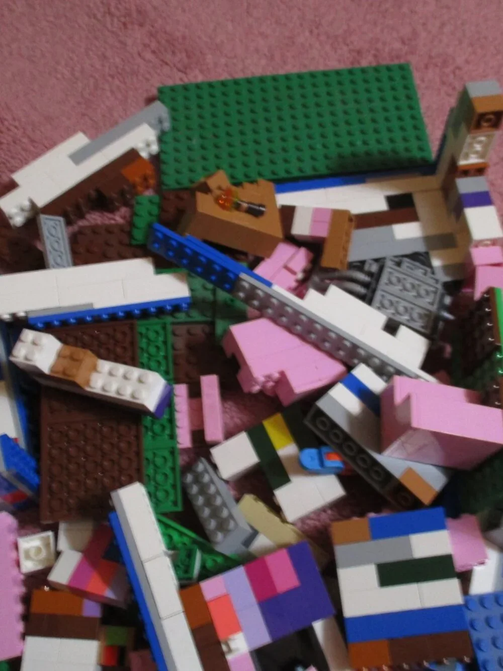 Two Pound Lot of Random Legos Bricks & Flats - Picture 4 of 4
